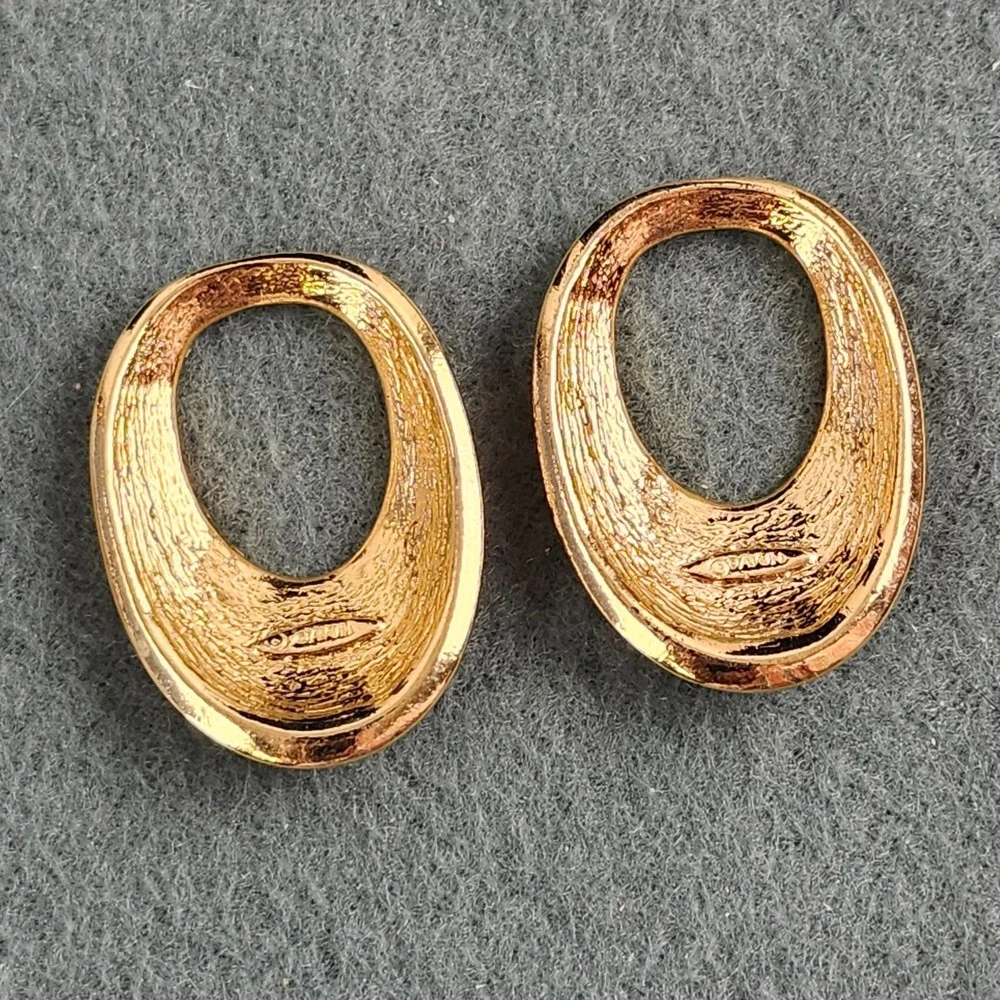 1990s BEAUTIFUL Vintage gold tone AVON Earring parts Use As Pendants /Scarf Ring